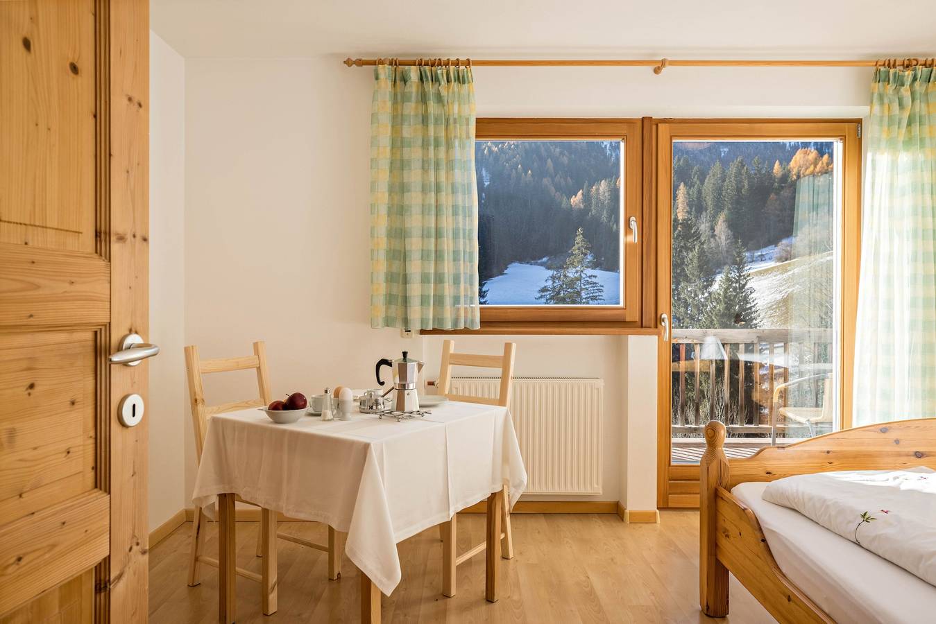 Ganze Wohnung, Bnb Lettnerhof – Familysuite 5. Mitten im Grünen, Südbalkon, Bergblick, Wlan. in Welsberg-Taisten, Östliche Dolomiten