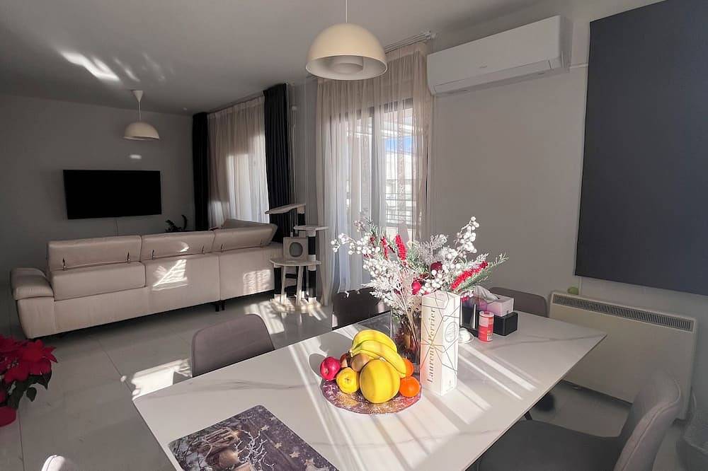 Entire apartment, 3 bedroom apartment in Mackenzie area of Larnaca in Larnaca, Larnaca District