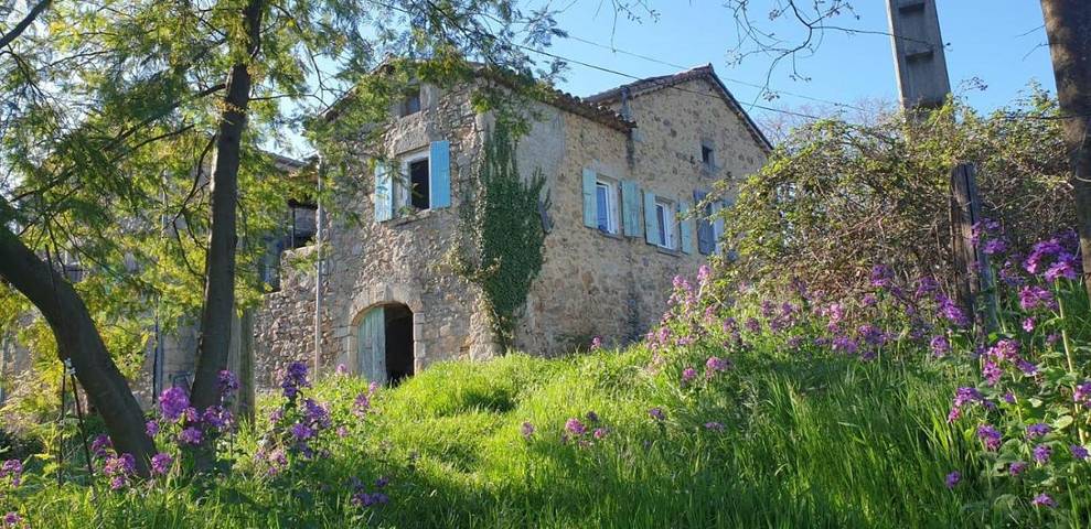 Maison de campagne pour 2 personnes, avec vue et jardin, adapté aux familles à Chassiers