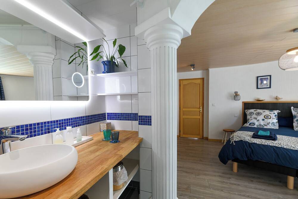 Chambre d'hôte Santorin avec terrasse et piscine in Montreuil  (Vendée), Fontenay-le-Comte