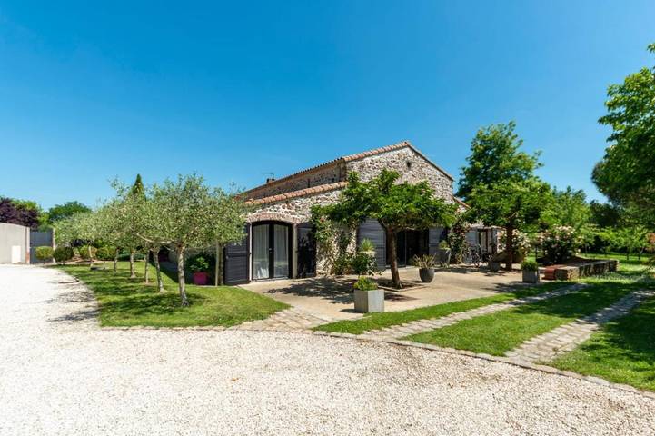 Maison de vacances pour 22 personnes, avec vue et piscine ainsi que jardin et vue sur le lac