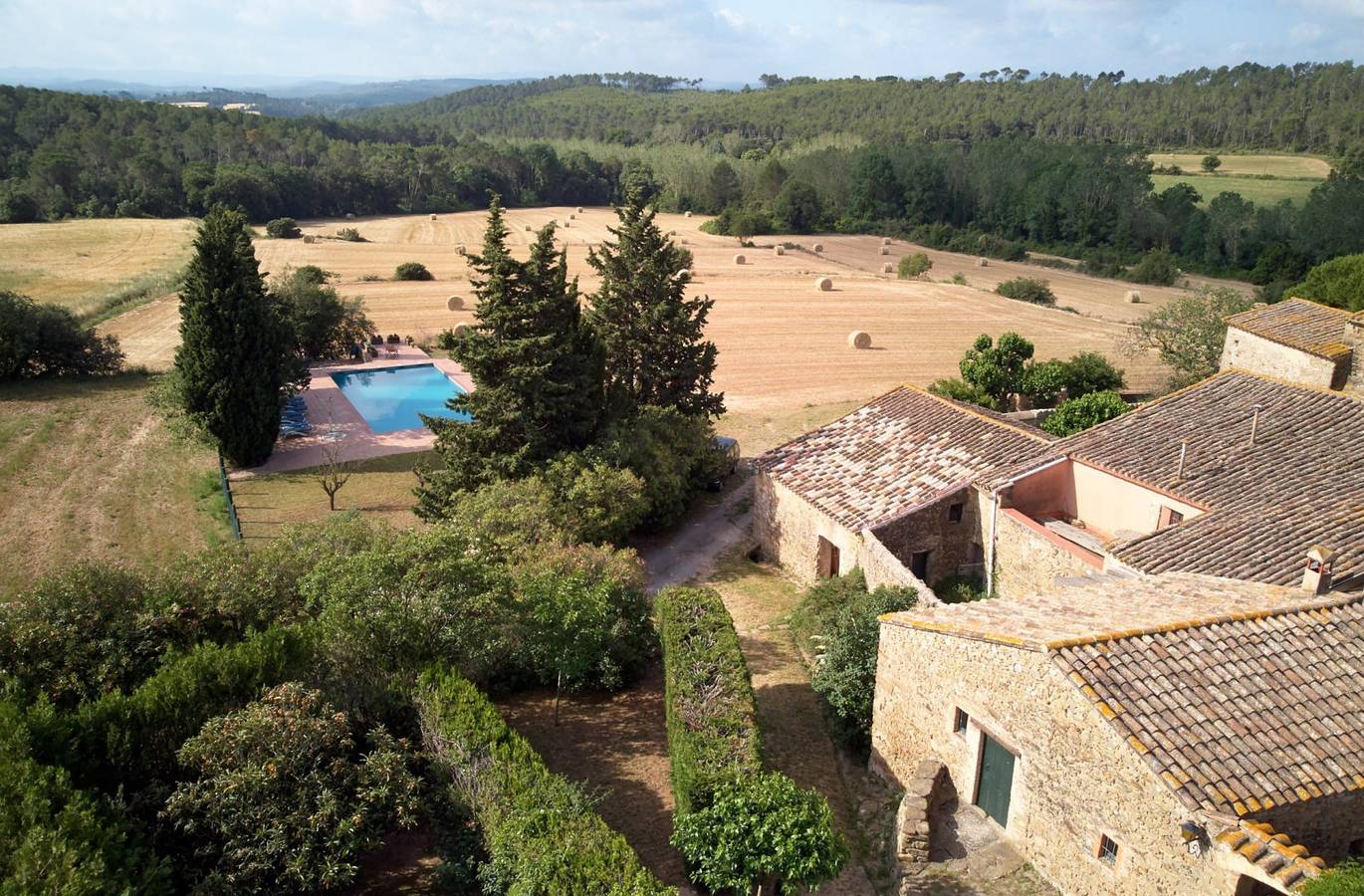 Can Muní, un hameau avec 6 gîtes pour 46 à 54 personnes in Vilopriu, Bas-Ampurdan