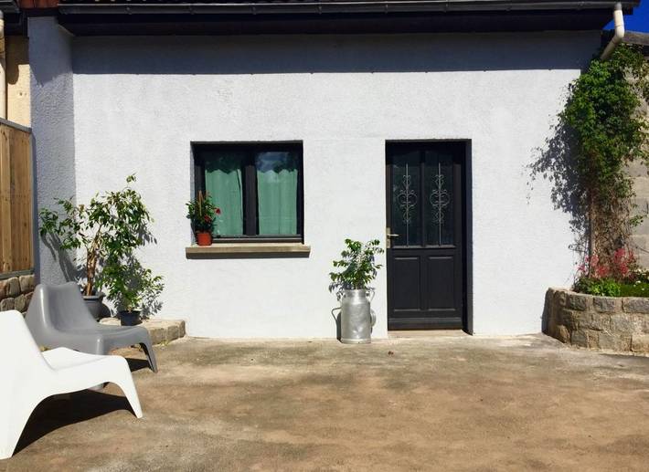 Location de vacances pour 8 personnes, avec jacuzzi et jardin, animaux acceptés à Saint-Genès-Champanelle