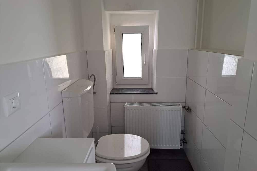 Ganze Wohnung, Maisonettewohnung mit zwei Schlafzimmern und einem Wohnzimmer in Solingen, Bergisches Land