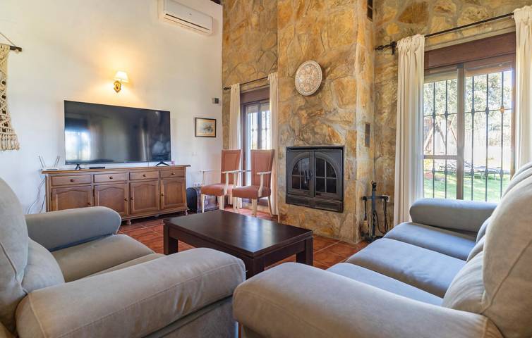 Luxuriöses Riverside Apartment mit Pool und Parkplatz in Guillena, Sierra Morena