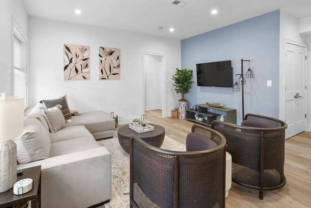 Ganze Wohnung, ★1/2 Block from King Street, King Bed In the ♥ of Old Town ~ Free Parking★ in Alexandria (VA), Alexandria City