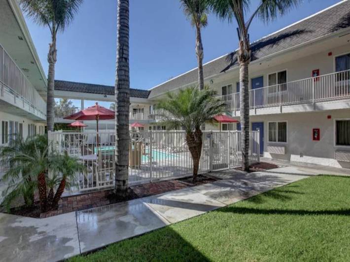 Apartamento entero, 1 cama tamaño queen | Microondas in Westminster, Condado de Orange