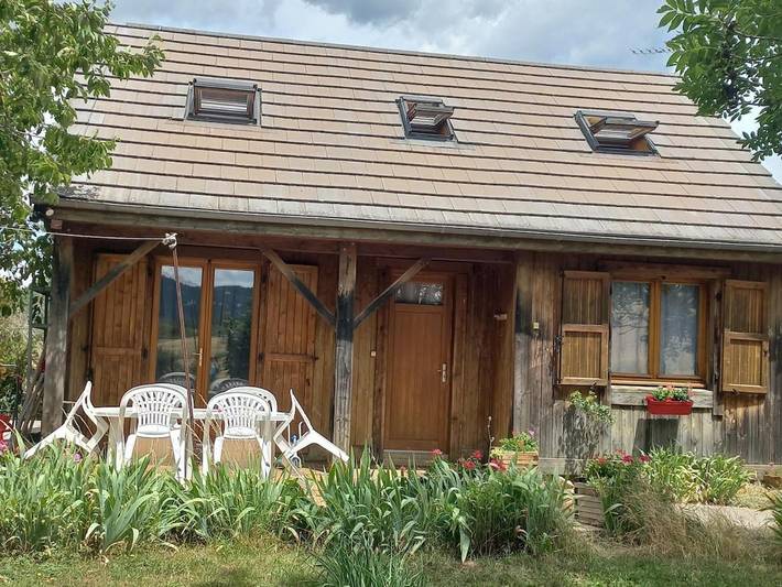 Gîte pour 5 personnes, avec Terrasse ainsi que Jardin et Vue dans Saint-Bonnet-de-Chirac