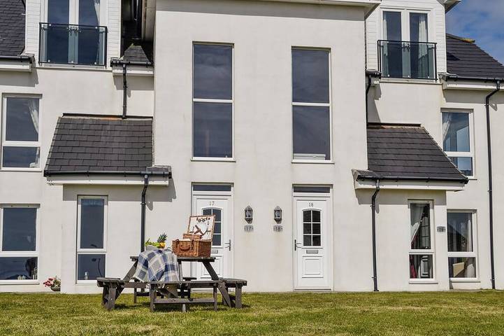 Holiday rental for 4 people, with balcony/terrace and hot tub as well as terrace in Portpatrick