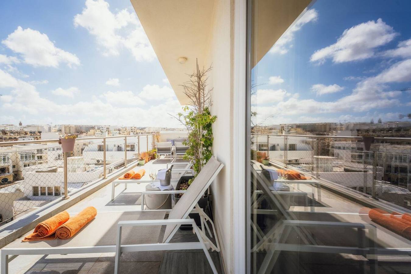 Ganze Wohnung, Balanzone’s Creative Penthouse in Msida, Insel Malta