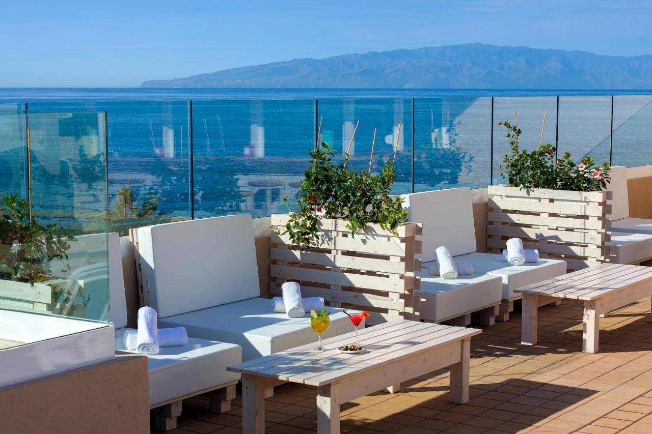 Aparthotel Los Dragos del Sur in Puerto Santiago, Santiago del Teide