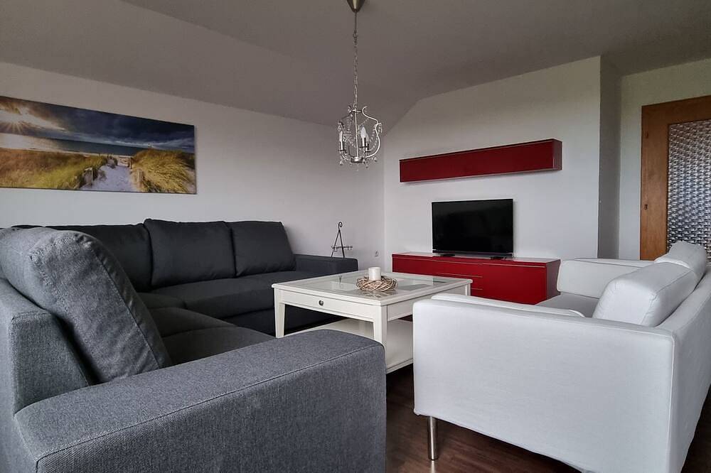 Ganze Wohnung, Großzügige Ferienwohnung mit Terrasse, kein Massentourismus, Wlan, keine Kurtaxe in Stadland, Wesermarsch