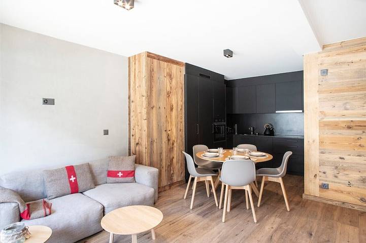 Gîte pour 6 personnes, avec terrasse et jacuzzi ainsi que sauna et jardin dans Zinal