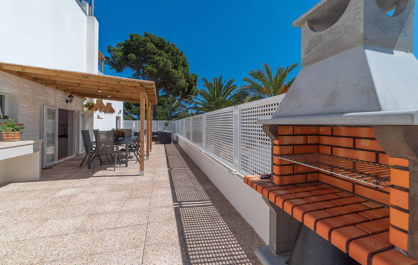 Ganze Ferienwohnung, Sunny Beach Retreat mit Terrasse und Grill in Son Moll, Capdepera