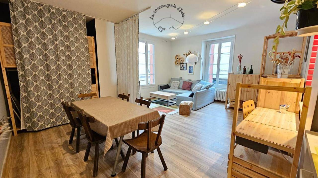 Appartement entier, One-Bedroom Apartment in Royat, Parc naturel régional des Volcans d'Auvergne