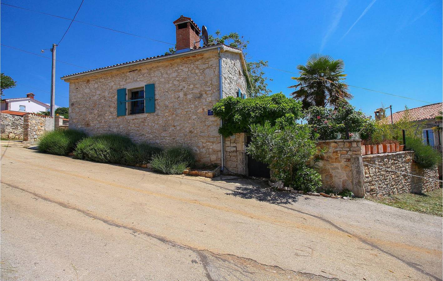 Appartement confortable de 2 chambres avec piscine chauffée, Wi-Fi et parking à Dracevac in Dracevac, Région de Porec