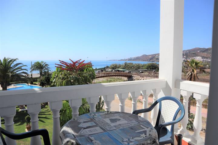 Vacation rental for 2 people, with balcony and yard in Nerja