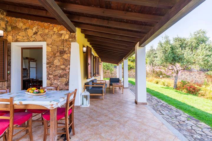 Villa 'Azzurra' avec vue sur mer, Wi-Fi et climatisation in Abba Urci, Tertenia