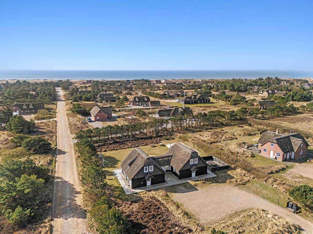 Nice holiday home with whirlpool, sauna and pool in Blåvand in Blavand, Región de Varde
