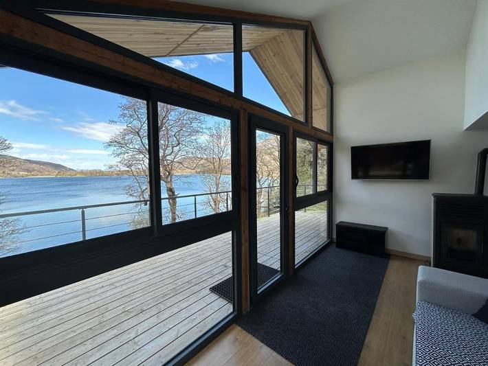 Chalet pour 8 personnes, avec Balcon et Terrasse ainsi que Jardin et Vue sur le lac à La Valette