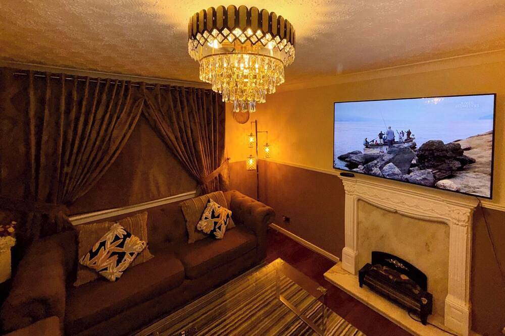 Entire apartment, 2 Bedroom Apartment - Sleeps 4, Wifi, Free Parking in Glasgow, Greater Glasgow and Clyde Valley