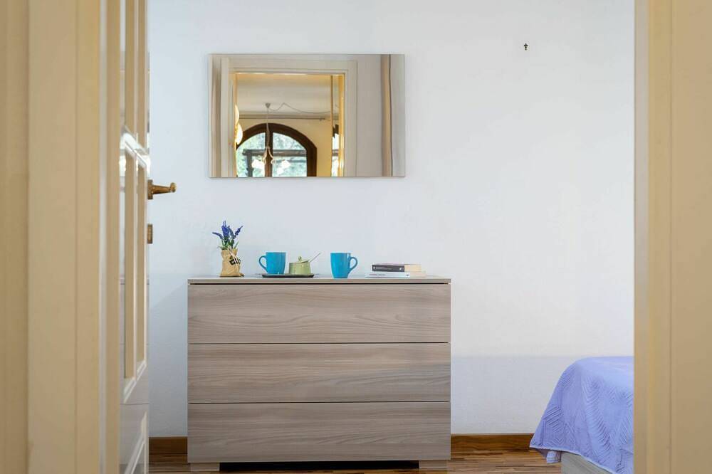 Ferienhaus mit Klimaanlage,  W-Lan, Whirlpool, Tv, Innenhof, Haustiere erlaubt, Panoramablick in Cisano sul Neva, Riviera di Ponente