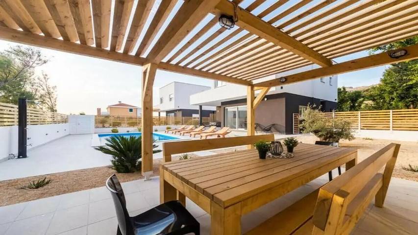 Villa für 10 Personen, mit Terrasse und Pool auf Pag - 2