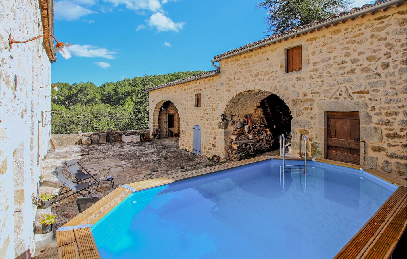 Charmant apt avec piscine, parking et jardin, près de Saint-Paul-le-Jeune in Banne, Parc national des Cévennes