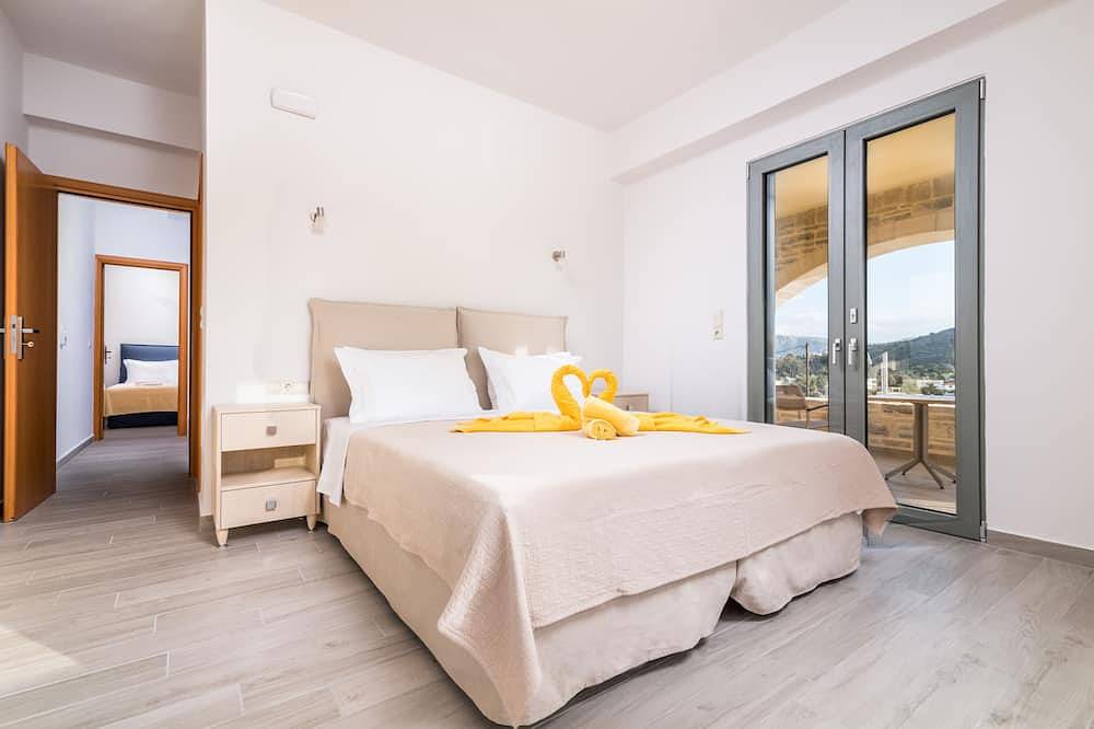 Villa Ovgoro, 3-stöckiges Gebäude mit Pool und Fußbodenheizung. in Kamilari, Iraklio-Heraklion und Umgebung