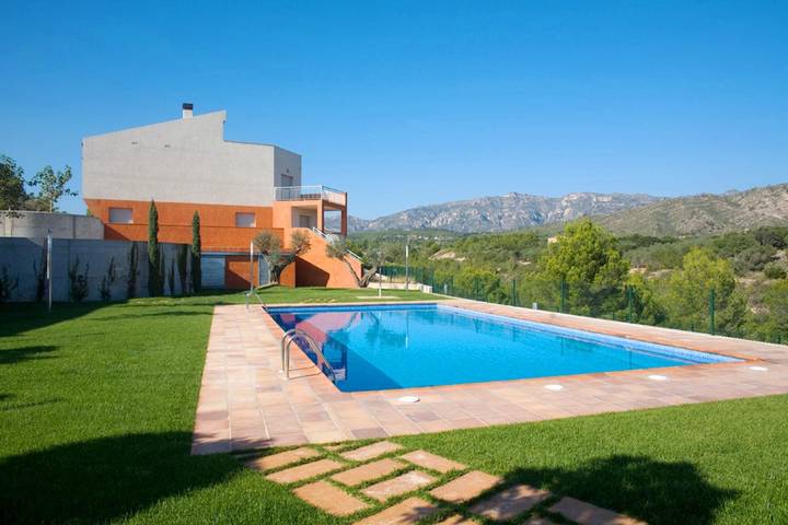 Casa rural para 7 personas, con vistas al mar y jardín además de terraza y piscina en Tierras del Ebro - 2