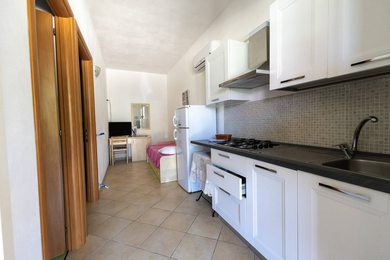 Estudio entero, Estudio 'Francesca, Mono Deluxe B' con terraza compartida, Wi-Fi y aire acondicionado in Peschici, Peschici region