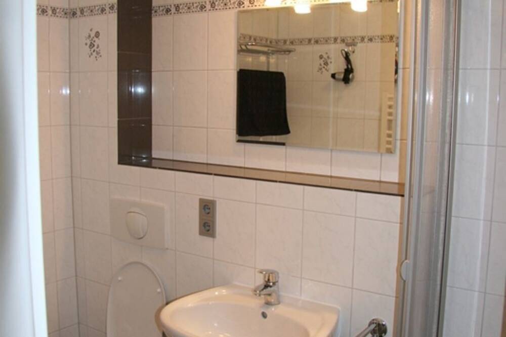 Ganze Wohnung, Ferienwohnung am Mirower See (ohne Balkon) rechts Whg.3 - Ferienwohnungen am See in Mirow, Mecklenburg-Strelitz