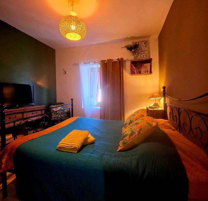 Gîte pour 2 personnes, avec terrasse et jardin à Crouzilles - 3