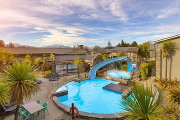 Station pour 2 personnes, avec terrasse et sauna ainsi que piscine et jacuzzi à Wanaka