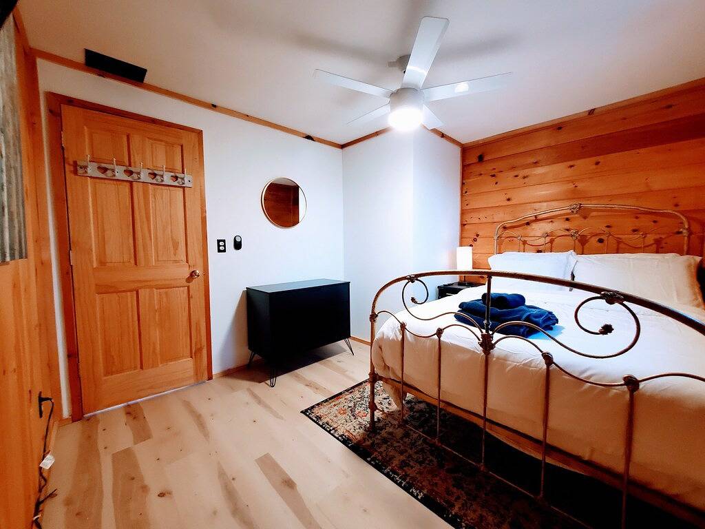 Privater Berg Am Wasser Auf 6 Acres !!! Schwimmen / Float / Fish / Kayak / Hike !!! in Catskill Mountains