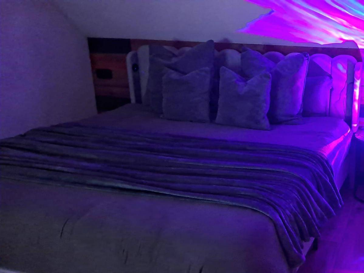 One-Bedroom Apartment with Spa Bath in Quiévrechain, Région de Valenciennes
