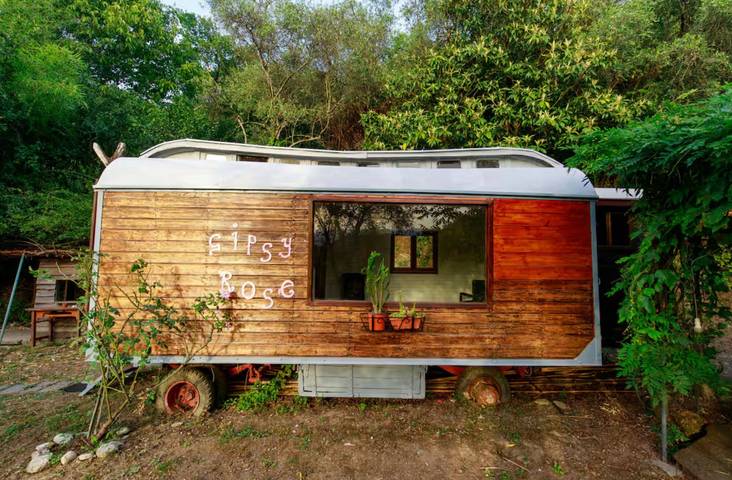 Entire apartment, Apartment 'Gipsy Rose - Pink Rose' with Mountain View, Shared Garden and Wi-Fi in Sarzana, Natural Park of Montemarcello-Magra-Vara