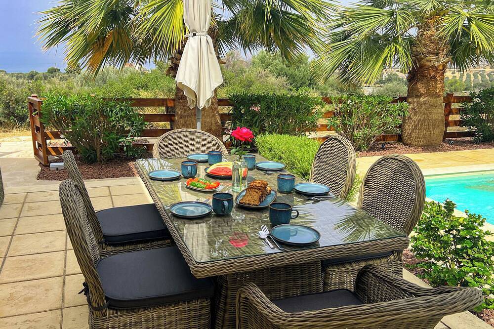 Villa Pleiades - sea views, private pool & hot tub in Kouklia Pafou, Chypre du Sud