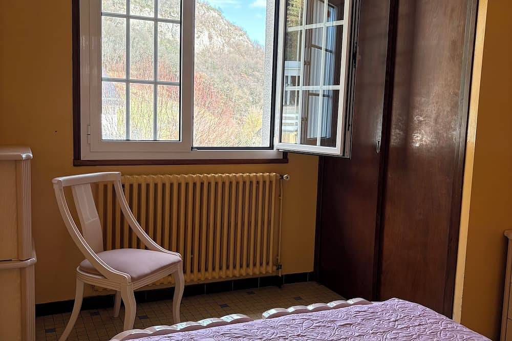Villa avec piscine face aux montagnes. in Ayzac-Ost, Pyrénées