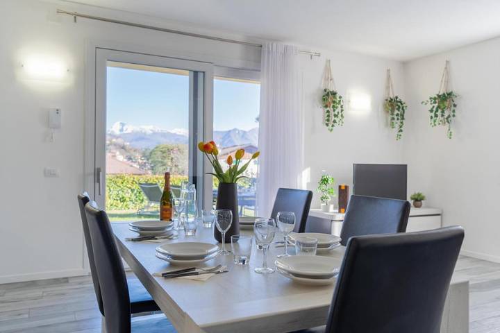 Gîte pour 5 personnes, avec vue sur le lac et piscine ainsi que vue et jardin à Lenno - 4