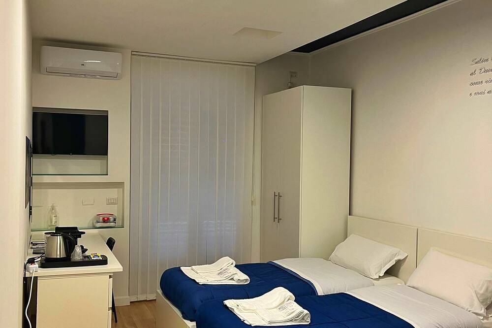 Modern and cozy facility well connected to major places of interest. in Scafati, Vesuvio National Park