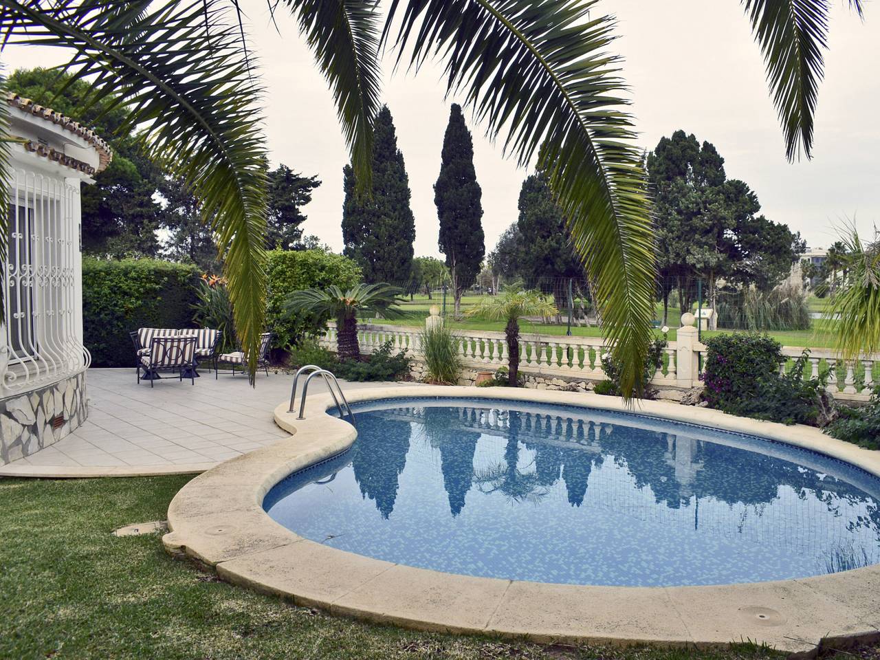 Chalet Luxueux à Oliva Nova Golf avec Jardin et Confort Moderne in Oliva, Costa Blanca