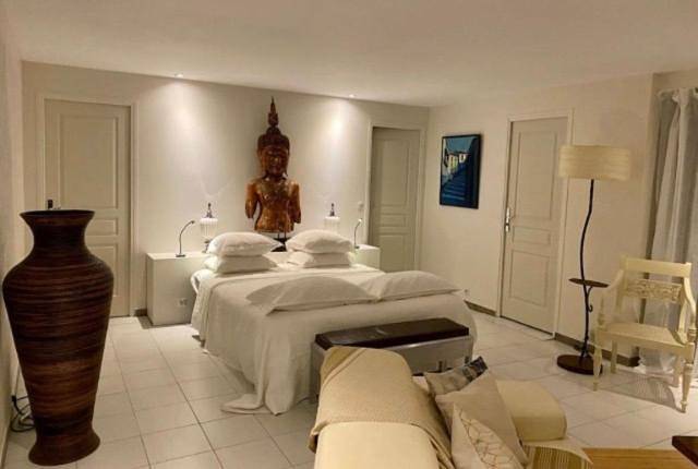 Chambre d’hôte pour 2 personnes, avec Terrasse et Jardin ainsi que Piscine et Sauna