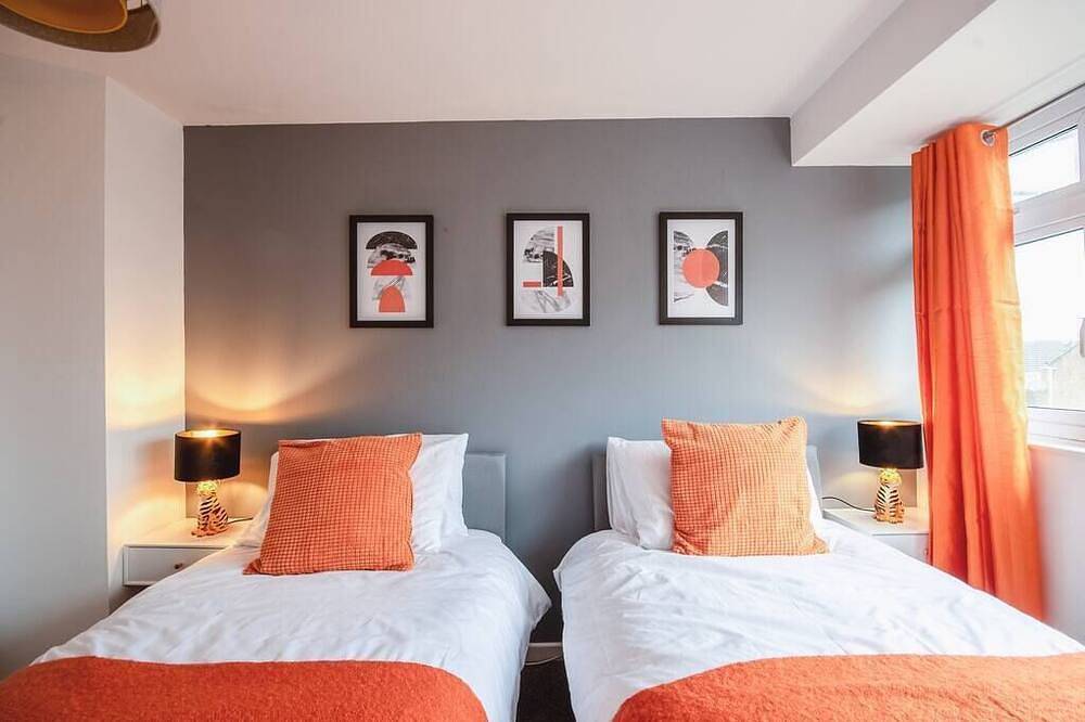 💎Spacious 4 Bed House, City Centre -Parking Avail in Kent