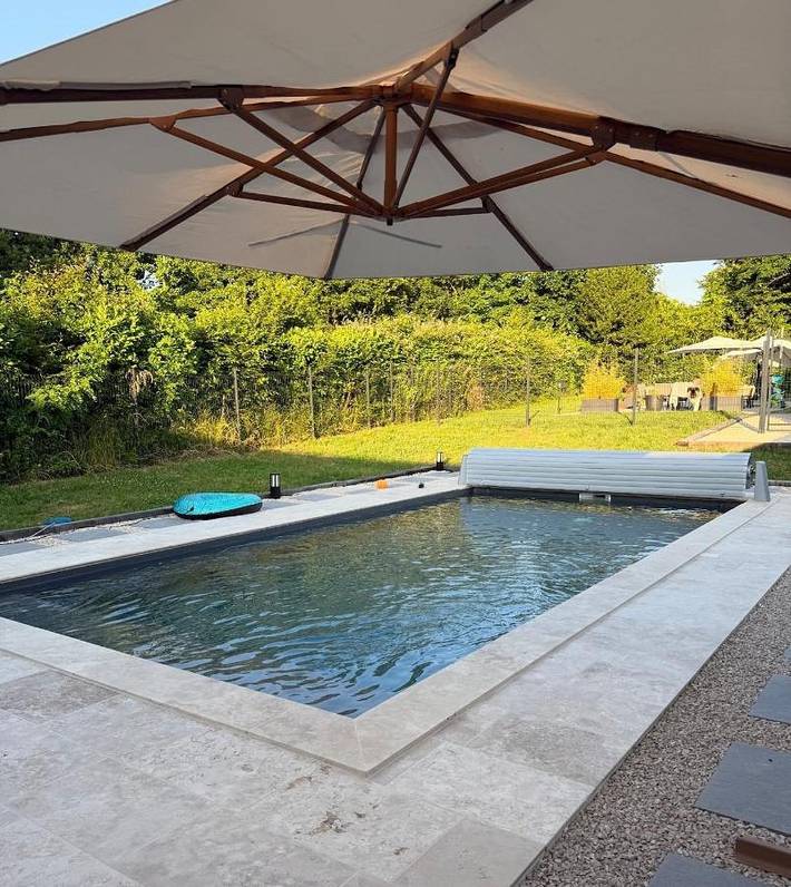 Gîte pour 6 personnes, avec Terrasse ainsi que Jardin et Piscine dans Montret