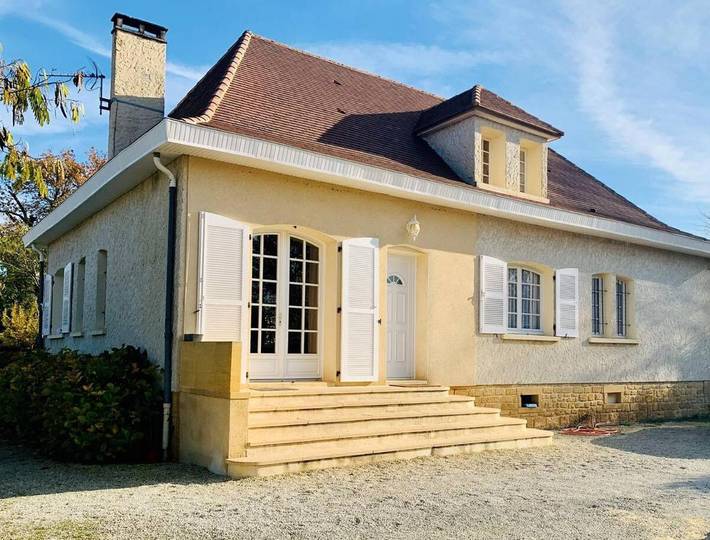 Location de vacances pour 12 personnes, avec piscine et jardin, animaux acceptés à Saint-Julien-de-Lampon - 3