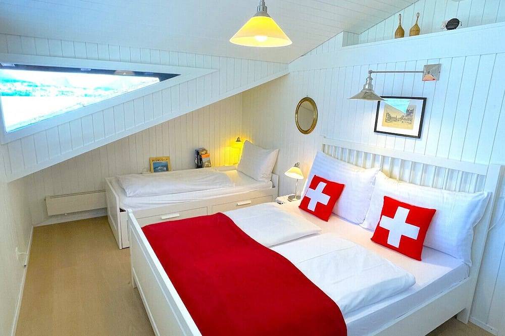 Geheel appartement, Swisshut Stunning Views Alps & Lake - Apart. Kirch in Sigriswil, Meer van Thun