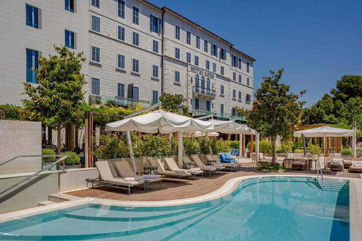 Hotell för 6 Personer, med bubbelpool samt pool och bastu och trädgård i Split