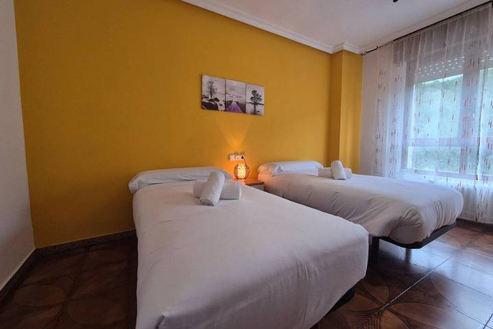 Appartement entier, Charmant appartement avec cuisine équipée et Wi-Fi, proche des attractions in Tuilla, Langreo