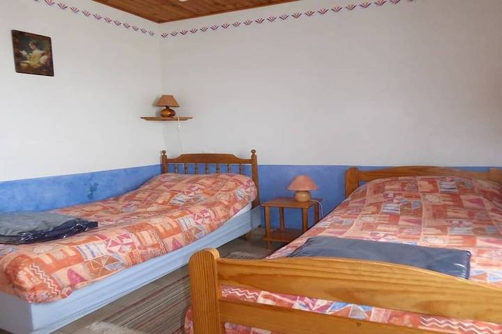 Gîte pour 4 personnes, avec jardin à Picherande - 2